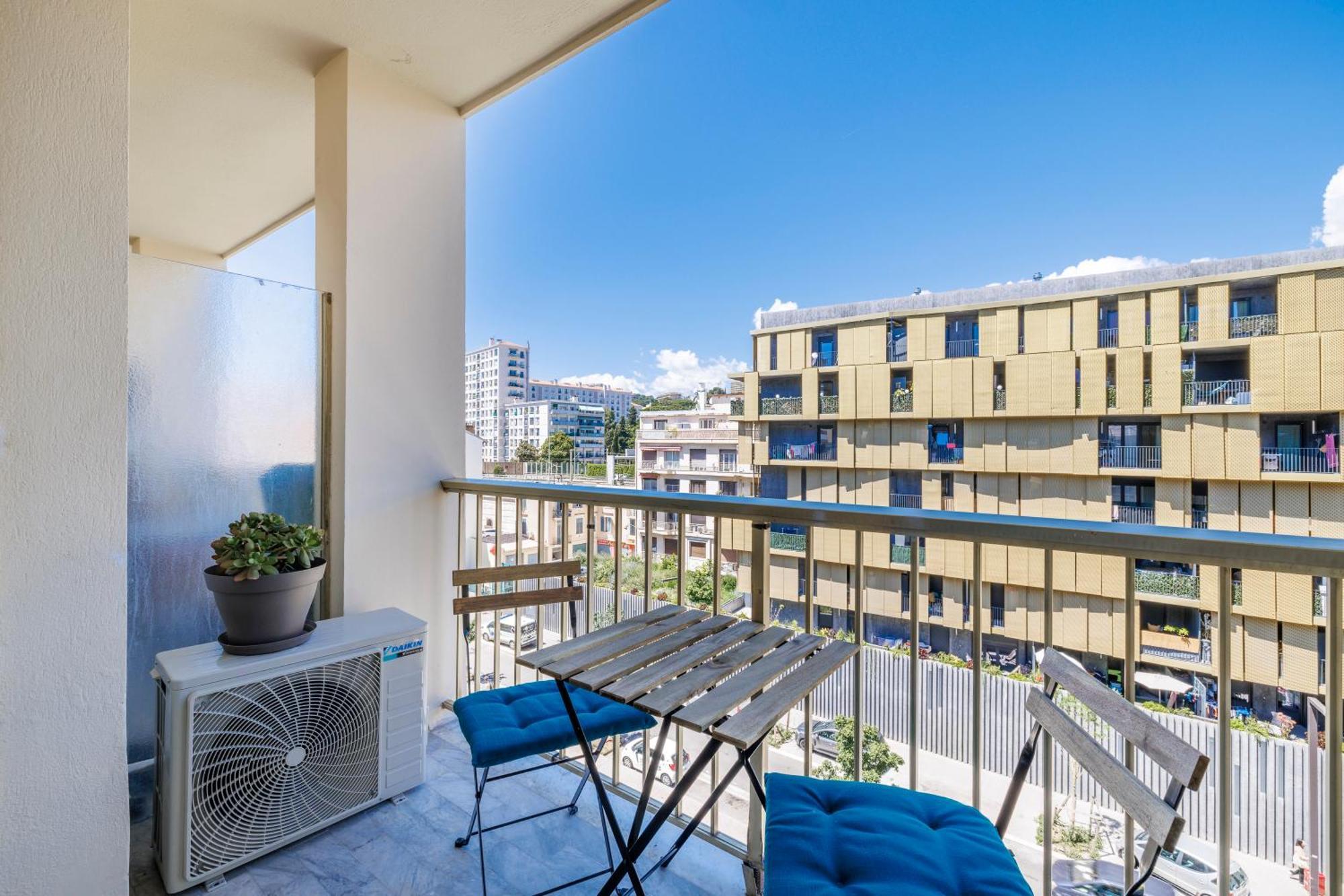 Elegant Studio Avec Terrasse Proche Mer Tramway Nice Luaran gambar